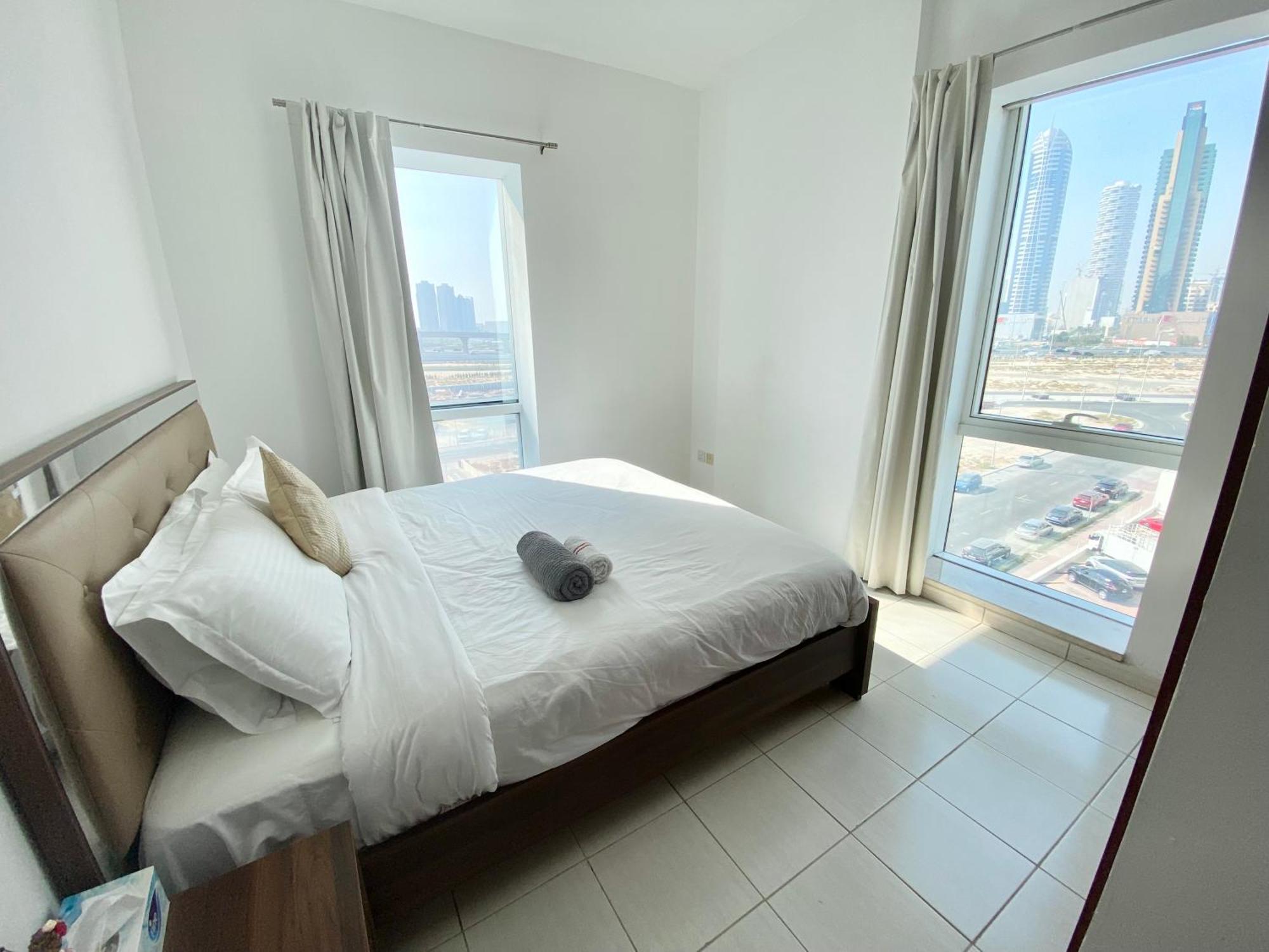 Phineek Magnificent One Bedroom * Dubai
