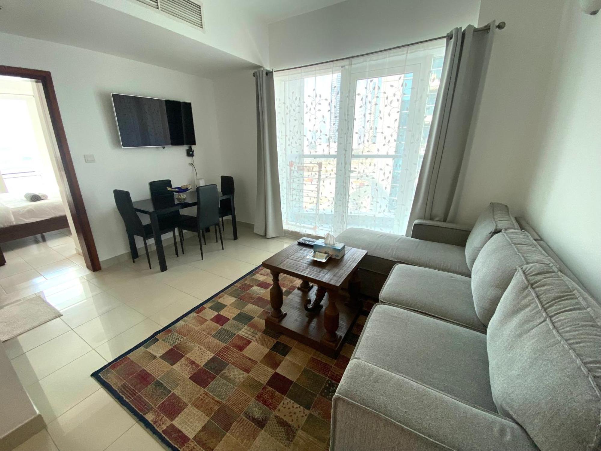 Phineek Magnificent One Bedroom